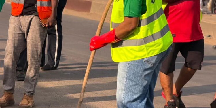 Assainissement à Conakry : Les femmes balayeuses reçues par le maire de Matoto