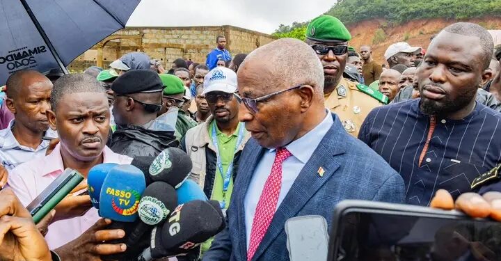 Glissement de terrain à Manéah : Le Premier Ministre témoigne du soutien du Gouvernement aux familles endeuillées