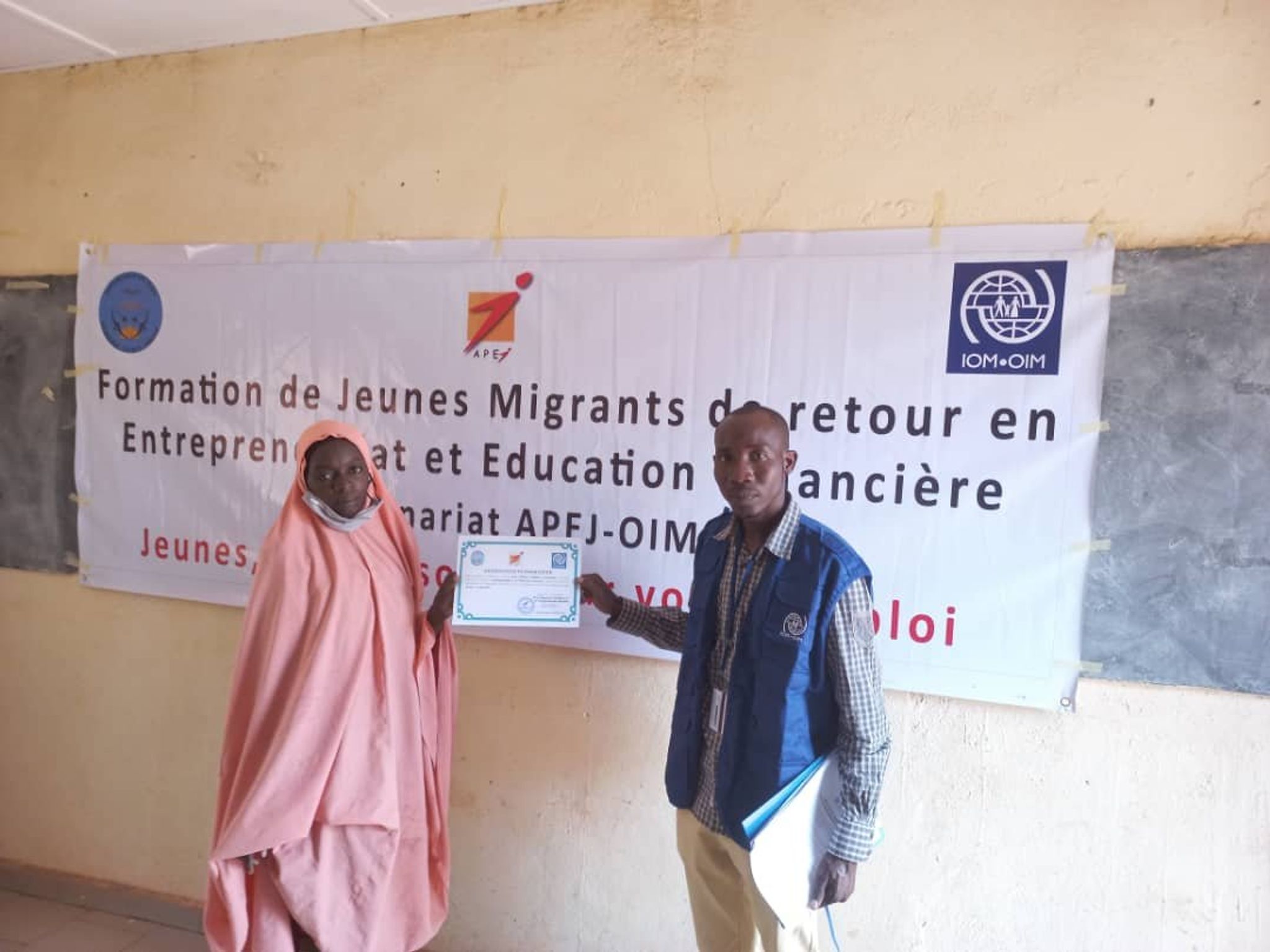 POLYCOPIÉ - Au Mali, 18 migrants de retour, dont dix femmes, ont reçu une formation à l'entrepreneuriat et à l'éducation financière afin de favoriser leur autonomie économique. Foto: OIM/Photo de presse/dpa