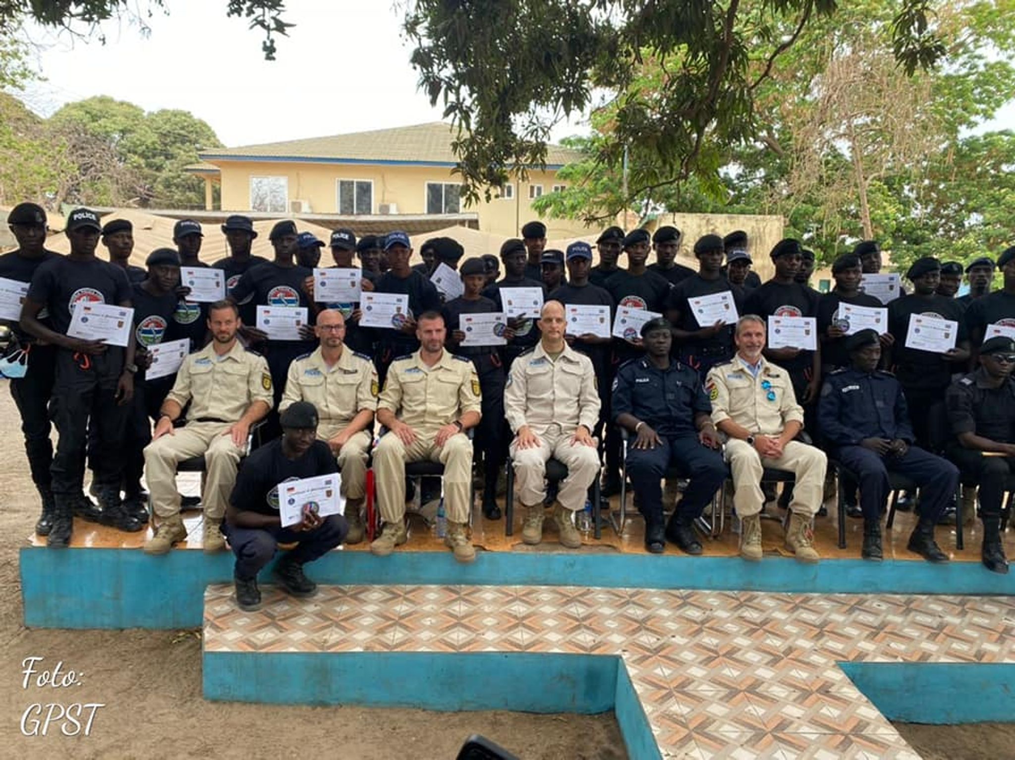 POLYCOPIÉ - L'équipe de soutien de la police allemande (GPST, en anglais) a dispensé, en Gambie, une formation à l'Unité d'intervention de la Police (PIU) dans le district de Kanifing (Ouest). Foto: Allemagne en Gambie/Photo de presse/dpa