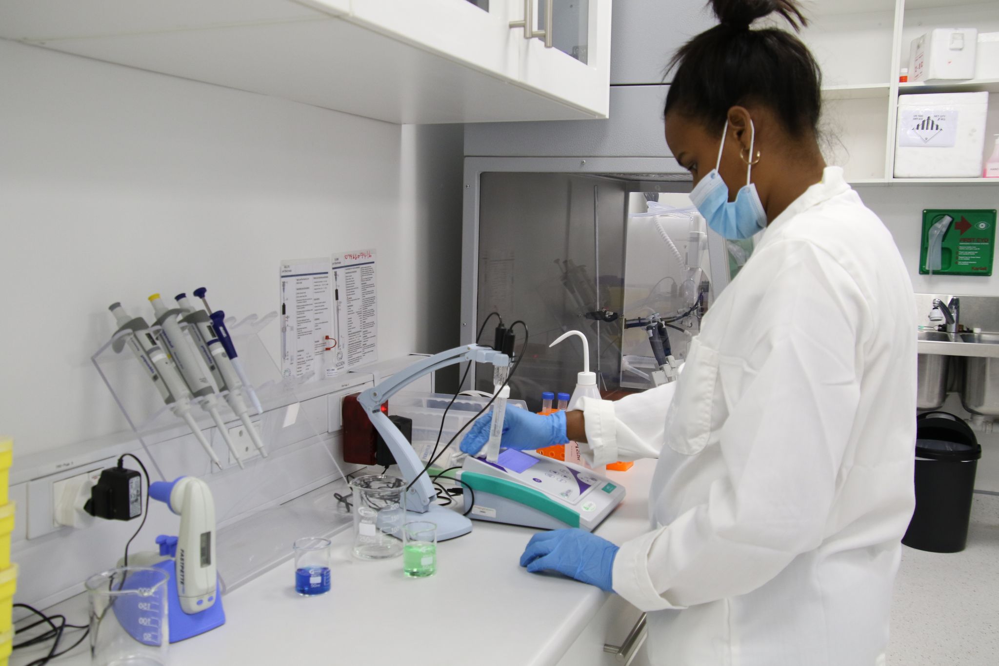 ARCHIVE - En vue de réduire la dépendance de l'Afrique à l'égard des vaccins importés, la Banque européenne d'investissement (BEI), a alloué 75 millions d'euros à l'Institut Pasteur de Dakar (IPD), au Sénégal, pour sa nouvelle usine de production de vaccins. Foto: Kristin Palitza/dpa