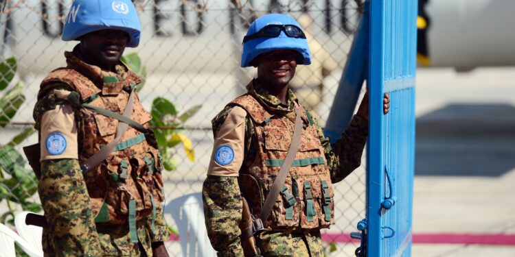 ARCHIVE - Des soldats de l'ONU patrouillent à l'aéroport de Mogadiscio, dans la zone de sécurité internationale, en Somalie. Photo: picture alliance / Maurizio Gambarini/dpa