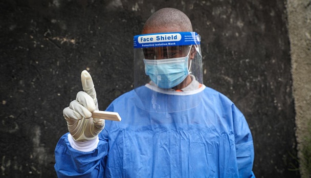 POLYCOPIÉ - Depuis le début de la pandémie, l'Afrique a enregistré la plus forte baisse des infections Covid-19 au cours des 16 dernières semaines. Foto: OMS/Photo de presse/dpa