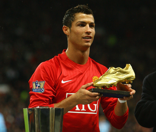 MANCHESTER, UNITED KINGDOM - OCTOBER 29: Cristiano Ronaldo of Manchester United poses with the European Golden Boot award as Europes top scorer for the 2007  2008 season before the Barclays Premier League match between Manchester United and West Ham United at Old Trafford on October 29, 2008 in Manchester, England. (Photo by Alex Livesey/Getty Images)