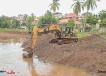 Entretien préventif : Recalibrage du lit d&rsquo;un cours d&rsquo;eau à Nongo