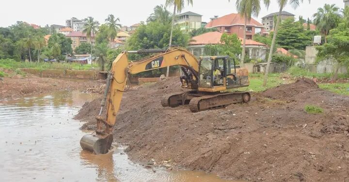 Entretien préventif : Recalibrage du lit d&rsquo;un cours d&rsquo;eau à Nongo