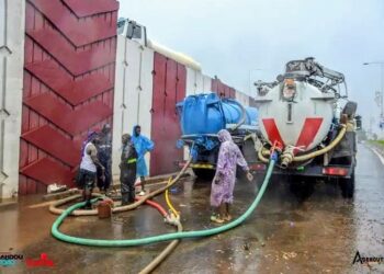 Aéroport International de Conakry : Poursuite de l&rsquo;opération de curage des caniveaux