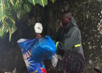 Conakry : Échange de sachets plastiques contre du riz