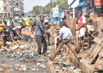 Assainissement à Conakry : Le Directeur communal de la Jeunesse de Matoto échange avec les chefs de quartier