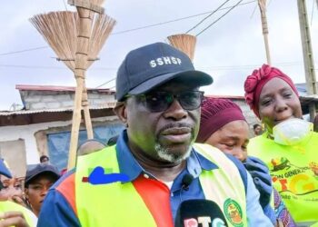 Conakry/Assainissement : Le maire de Matoto salue une initiative citoyenne exemplaire