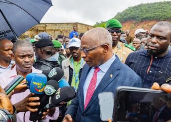 Glissement de terrain à Manéah : Le Premier Ministre témoigne du soutien du Gouvernement aux familles endeuillées