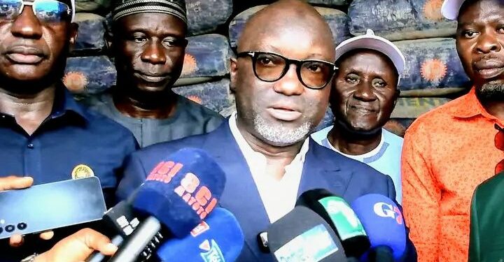 Solidarité face aux inondations à Conakry : La commune de Matoto et ses partenaires, dont GI Ciment, mobilisés pour venir en aide aux sinistrés