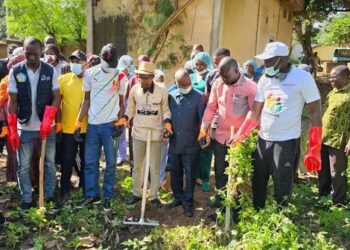 Guinée : L’ONG Jeunes Connectés pour le Développement lance une opération d’assainissement à l’Hôpital Régional