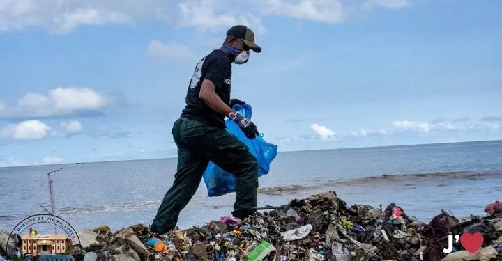 Conakry : Le maire de Ratoma intensifie la lutte pour l’assainissement des marchés publics