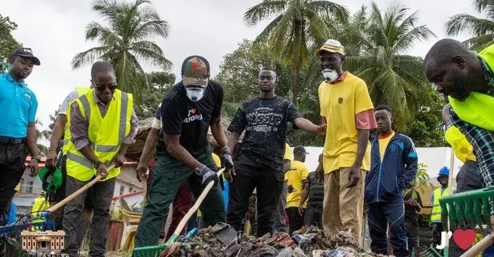 Conakry/Assainissement à la plage Takonko : Une action citoyenne pour l&rsquo;environnement