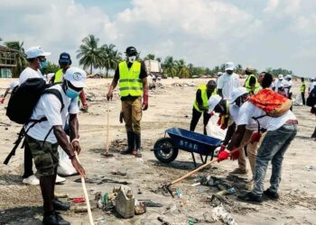 Conakry : L’ANASP s’engage pour un environnement sain à la plage Bénarès