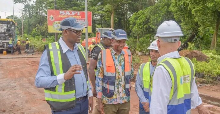 Conakry/Inspection des chantiers de Koloma : Le Directeur Général de l’AGEROUTE Guinée S.A. sur le terrain