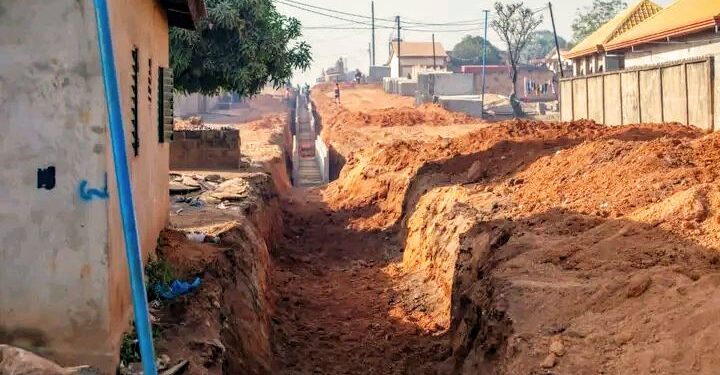 Guinée : Le Ministre des Infrastructures supervise l’avancement des travaux de voiries urbaines