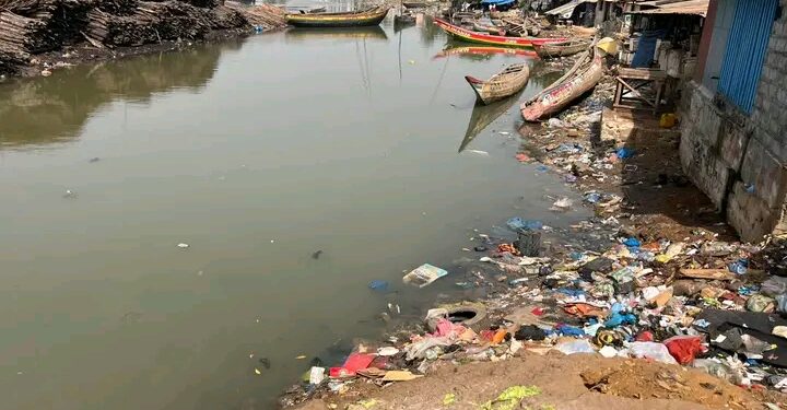 La secrétaire générale de la Mairie de Lambanyi en 1ère ligne pour la sensibilisation des citoyens en faveur de l&rsquo;assainissement