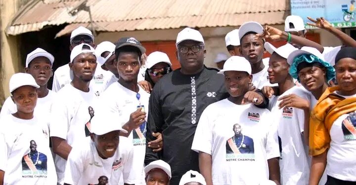 Dixinn : La jeunesse mobilisée pour accueillir le Président Mamadi Doumbouya