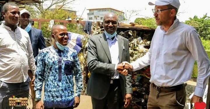 🇬🇳Assainissement : L’Ambassadeur de Belgique en visite à la Zone de Tri et de Transit de Kakimbo