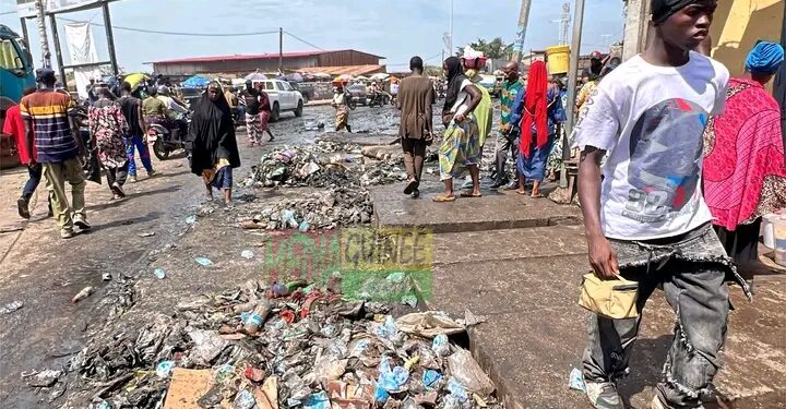 🇬🇳Assainissement à Conakry : Une mobilisation citoyenne au marché Kakimbo