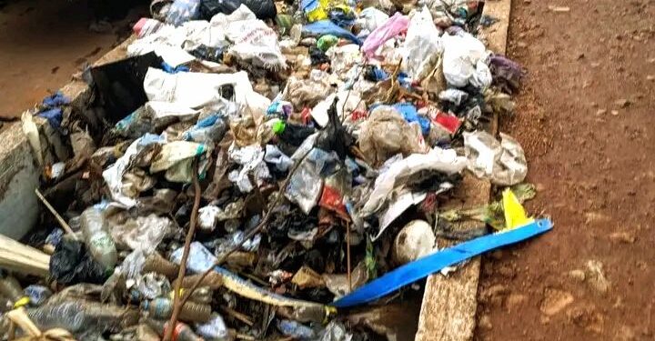 🇬🇳Assainissement à Matoto : Une vaste opération de curage des caniveaux lancée