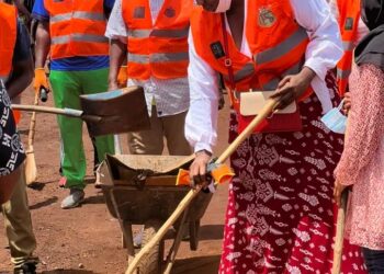 🇬🇳Assainissement à Conakry : Une mobilisation citoyenne au marché Kakimbo