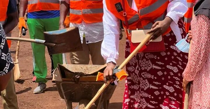 🇬🇳Assainissement à Conakry : Une mobilisation citoyenne au marché Kakimbo