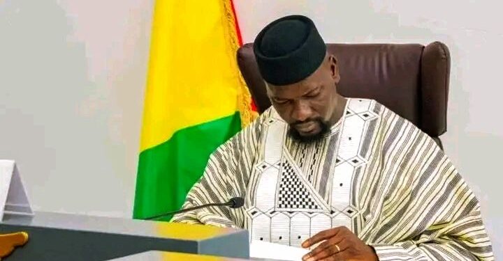 🇬🇳Contre l&rsquo;insalubrité en Guinée : Le président annonce le recrutement de 5 000 agents