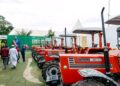 🇬🇳Conakry : 75 tracteurs remis aux organisations agricoles