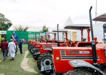 🇬🇳Conakry : 75 tracteurs remis aux organisations agricoles