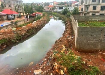 🇬🇳Commune de Lambanyi : Les autorités locales mobilisées aux côtés de la DATU pour dégager les passages d’eau et prévenir les inondations
