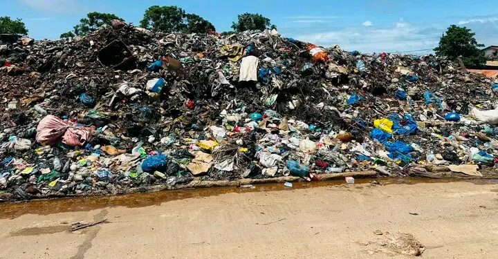 🇬🇳Commune de Dixinn : Un nouveau dépotoir sauvage prend forme à ciel ouvert