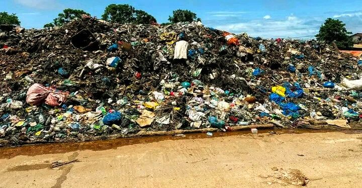 🇬🇳Conakry Ville Propre : Les 12 maires s’engagent pour une gestion performante des déchets