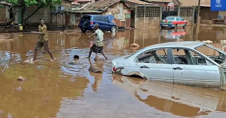 🇬🇳INONDATIONS À WANINDARA : Le maire de Lambanyi sur le terrain pour une intervention d’urgence