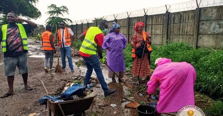 🇬🇳Gbessia : Le Maire Mamadou Saliou Fofana lance une journée citoyenne d&rsquo;assainissement