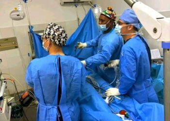🇬🇳Hôpital de l’Amitié Sino‑Guinéenne : Une cholécystectomie laparoscopique menée avec succès
