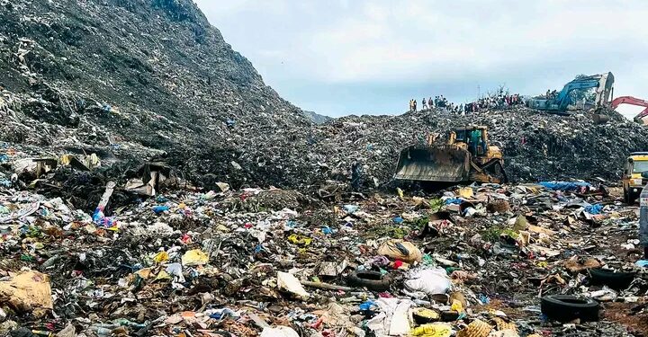 🇬🇳Dar es Salam : Le Premier vice-maire sur le site de l’éboulement