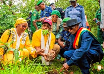 🇬🇳Kindia : Clôture de la campagne « Une femme, un arbre