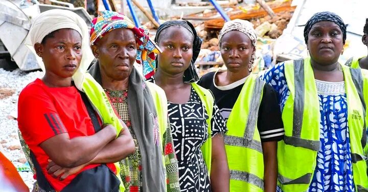 🇬🇳Assainissement à Matoto : Les autorités communales renforcent la mobilisation des femmes balayeuses
