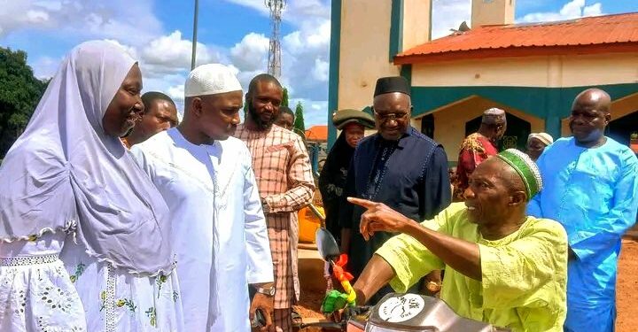 🇬🇳Kankan : L’honorable Aly Badara Condé en prière et en fraternité à Missiran Sitakourou