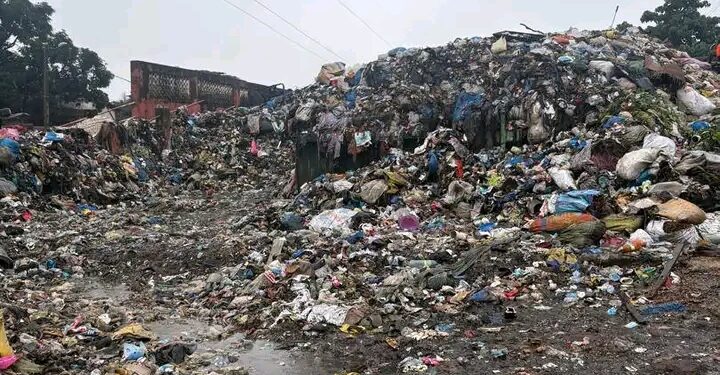 🇬🇳Conakry : La commune de Matoto lance une vaste opération d’évacuation des ordures
