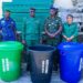 🇬🇳Fête nationale : Le Ministère de l’Environnement dote l’armée de 100 poubelles pour le défilé officiel