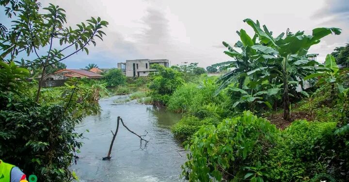 🇬🇳Réhabilitation du lac de Sonfonia : Le Ministères de l’environnement et la SONAPI unissent leurs efforts pour un pôle socio-économique durable