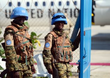 ARCHIVE - Des soldats de l'ONU patrouillent à l'aéroport de Mogadiscio, dans la zone de sécurité internationale, en Somalie. Photo: picture alliance / Maurizio Gambarini/dpa