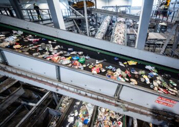 ARCHIVE - Chaque unité produira annuellement 15 000 tonnes de résines de PET recyclé (« rPET »). Photo: Bernd Thissen/dpa