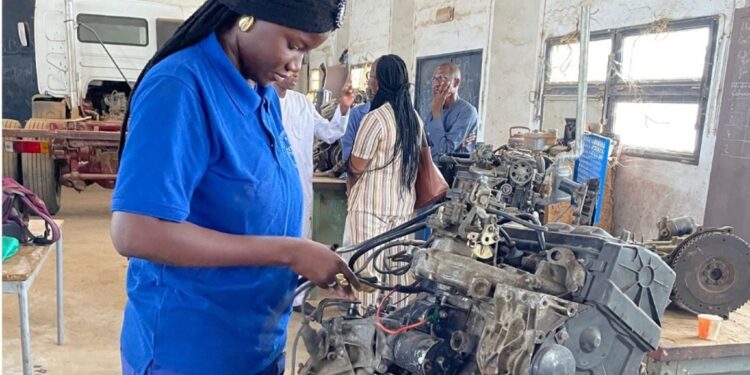 Sénégal : 1 600 jeunes défavorisés formés dans des métiers porteurs