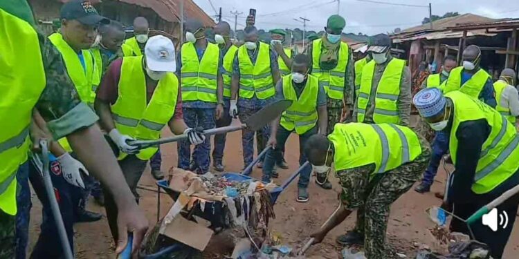 Guinée : Une mobilisation citoyenne pour assainir le marché central et la place des Martyrs