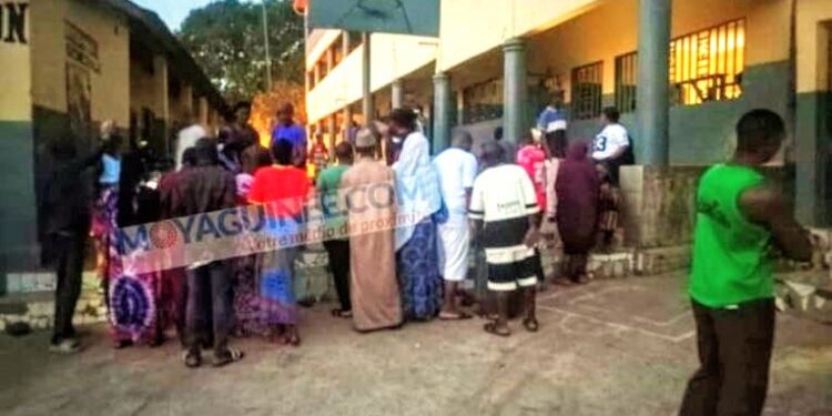 Présidentielle 2025 : Démarrage timide du scrutin dans plusieurs quartiers de Conakry